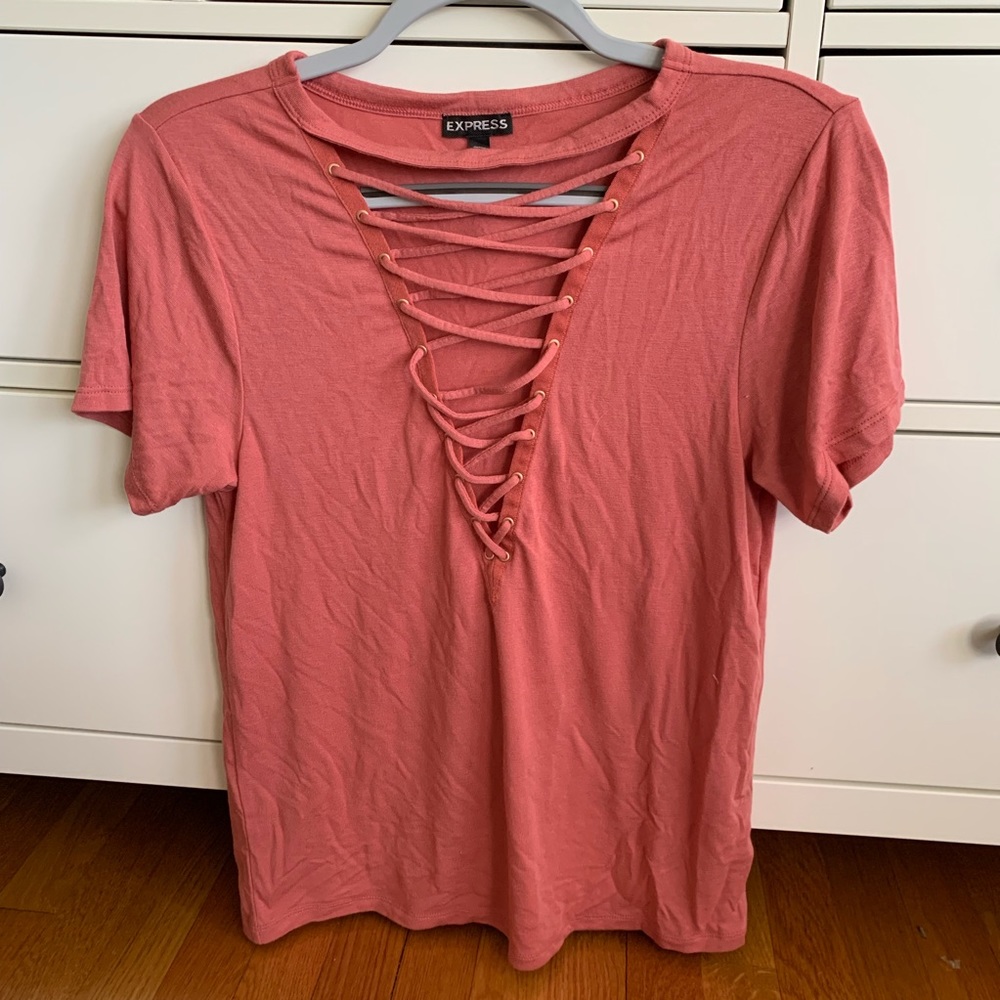 Express lace up tee